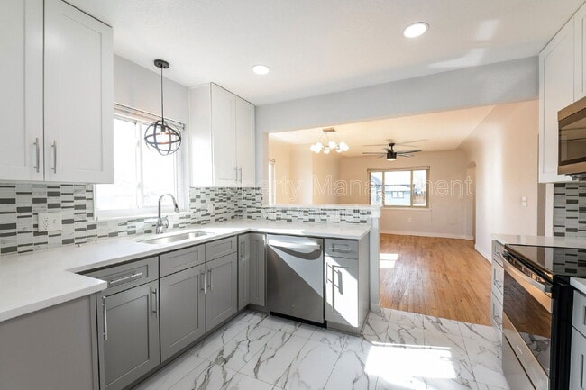 Building Photo - 322 N Raleigh St