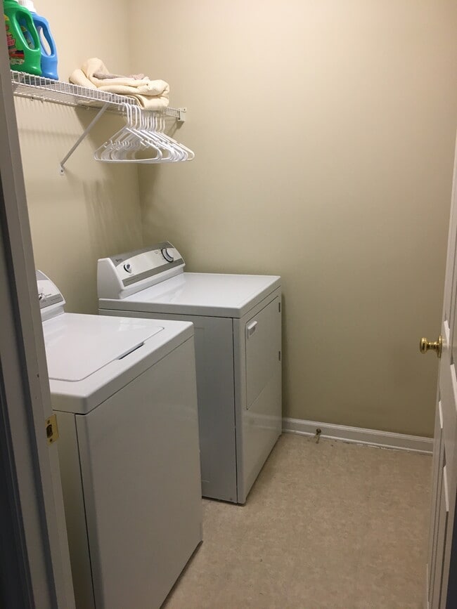laundry room - 1243 Carriage Dr