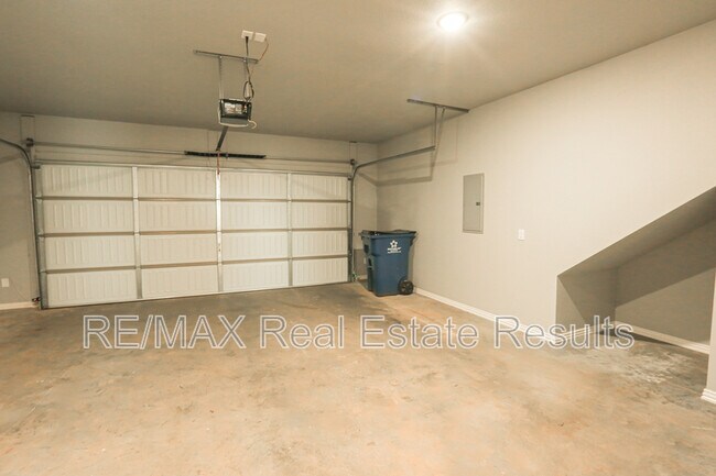 Building Photo - 5911 SW Gentle Winds Ave