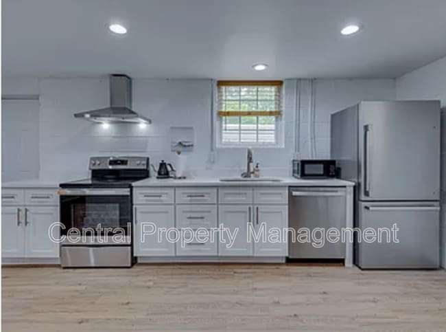 Building Photo - 1126 N Hwy 25 Bypass