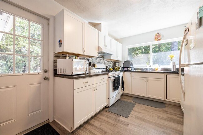 Building Photo - 749 NW 34th St