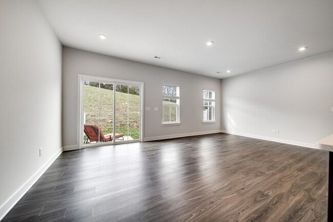 Building Photo - 645 Exmoor Dr