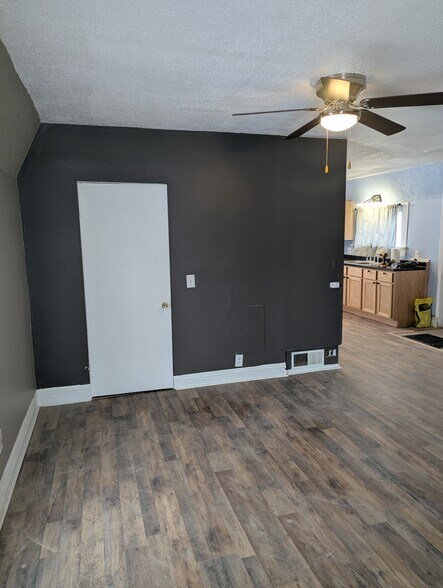 Building Photo - 64 E Maple