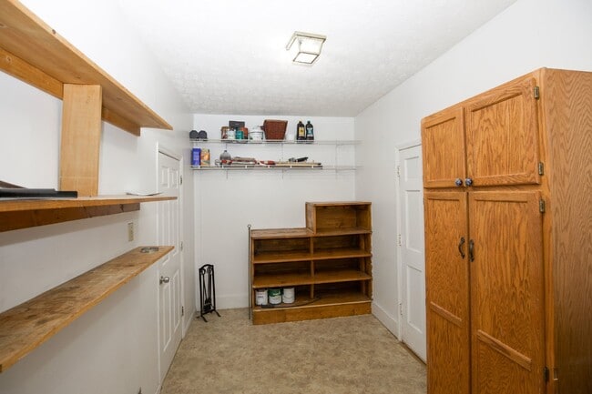 Building Photo - 330 Conifer Dr