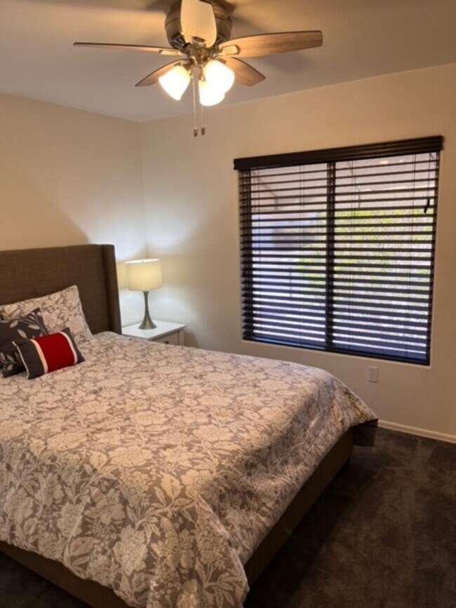 Building Photo - Sun City - Short Term Rental - Fully Furnished