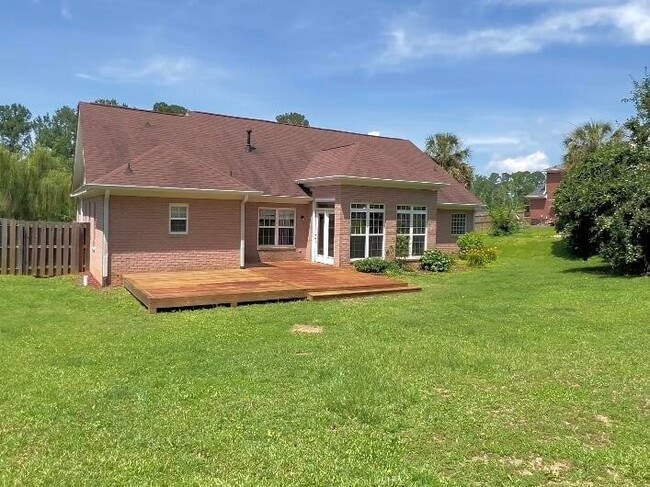 Building Photo - 304 Farmington Dr