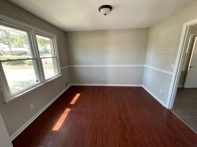 Building Photo - 3 bed/2 bath home in Martinez w/huge backyard and covered patio