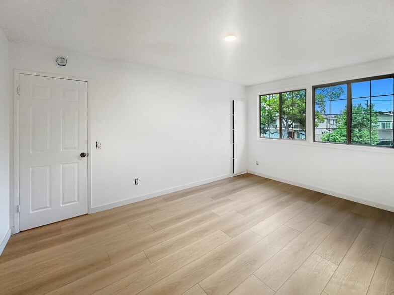 Second Bedroom - 727 E Tujunga Ave