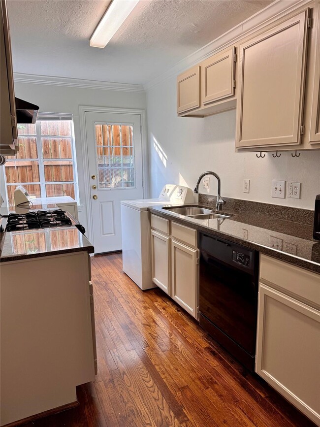 Building Photo - 2646 Persa St