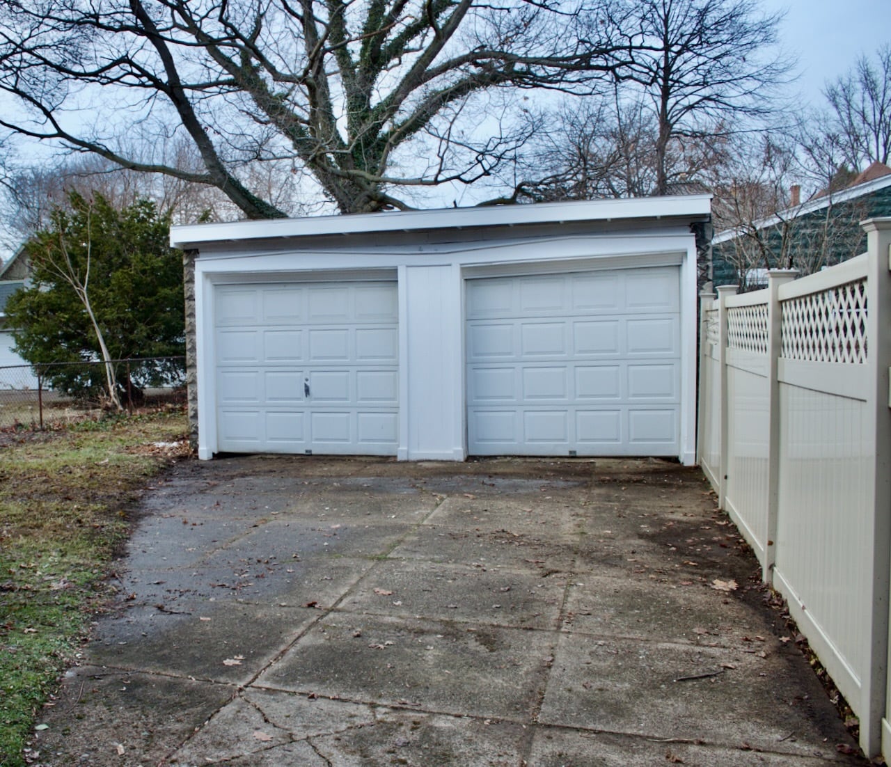 Building Photo - 1026 W 7th St