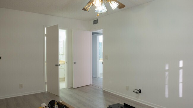 Building Photo - 400 SW 134th Way