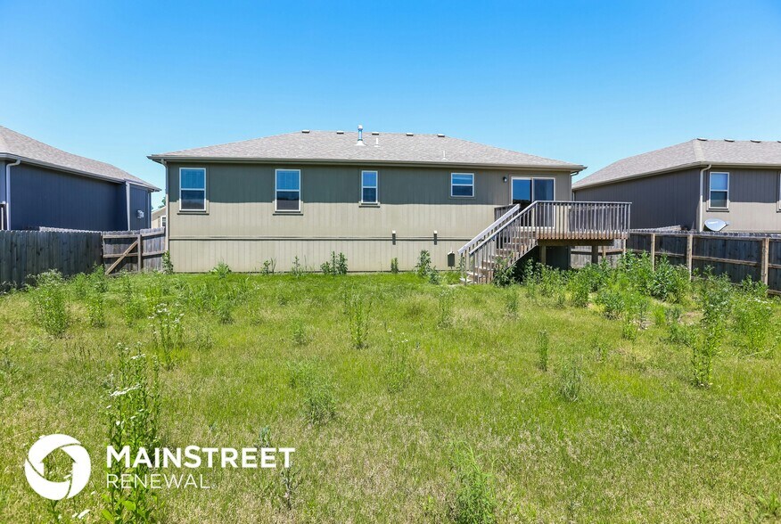 Building Photo - 1405 NW High View Dr