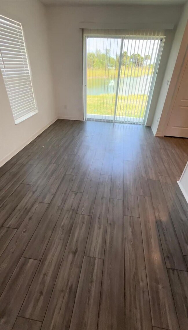 Building Photo - 5335 Entertainment Way