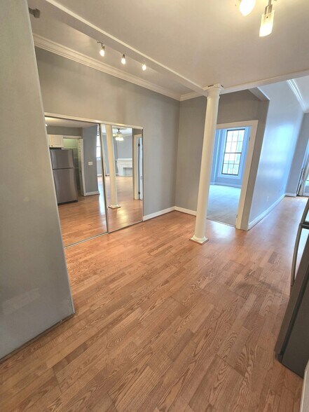 Building Photo - 1 E Chase St