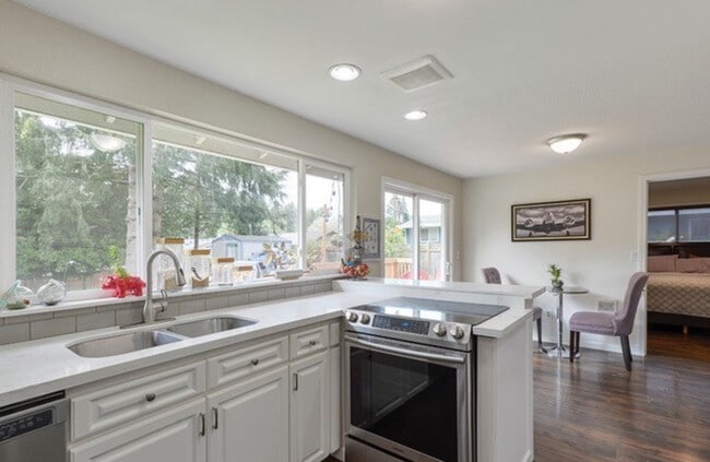 Building Photo - 10710 115th Ave SW