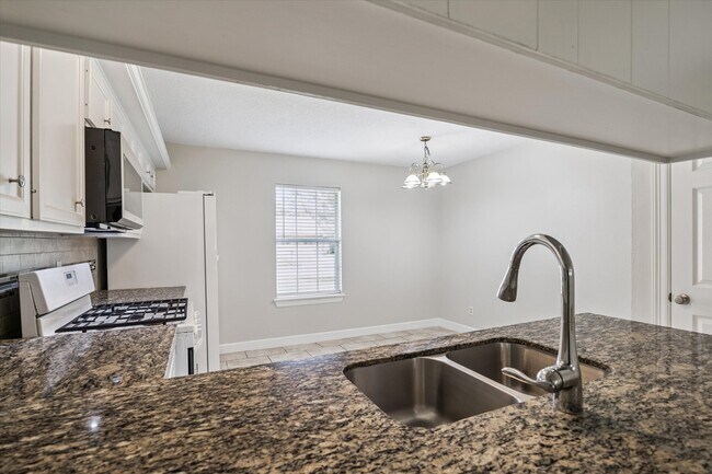 Building Photo - 23103 Berry Pine Dr