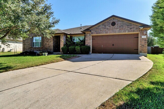 Building Photo - Spacious 4-Bedroom Gem with Office in Desi...