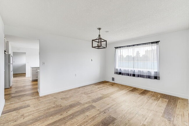 Building Photo - 2030 Ocean Beach Pl