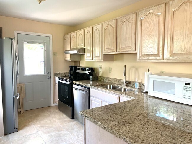 Building Photo - 497 Chase Rd