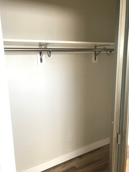 Building Photo - 1742 W 83rd St