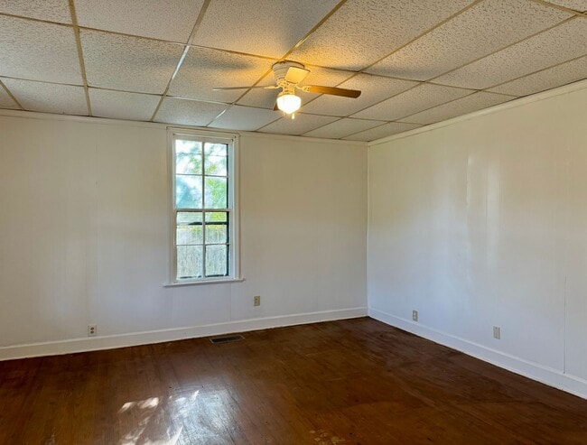 Building Photo - Complete New Central Hvac in this 2 Bed/1 Bath Historic Home!