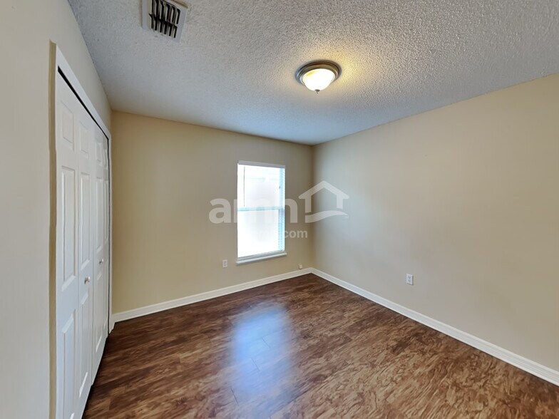 Building Photo - 11414 Ivy Flower Loop