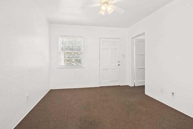 Building Photo - Charming Triplex Unit in Historic Rose Park