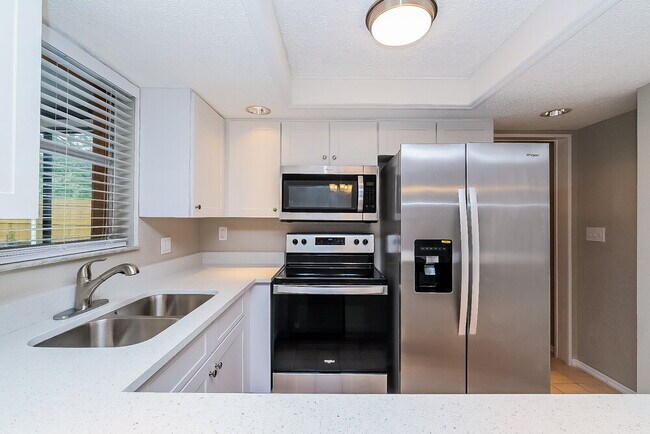 Building Photo - 10131 Hayward Rd