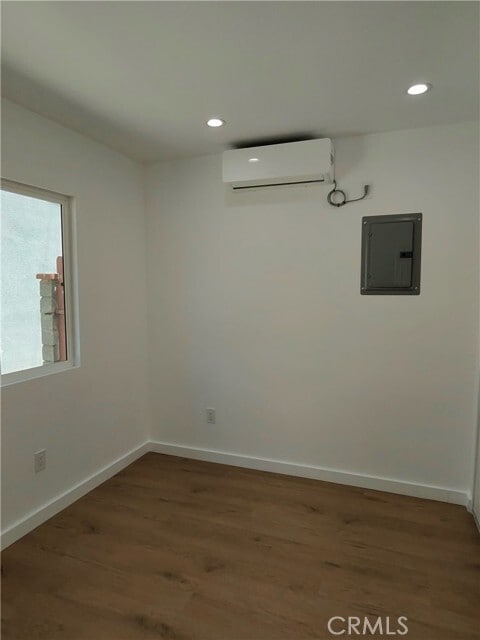 Building Photo - 340 N 4th St