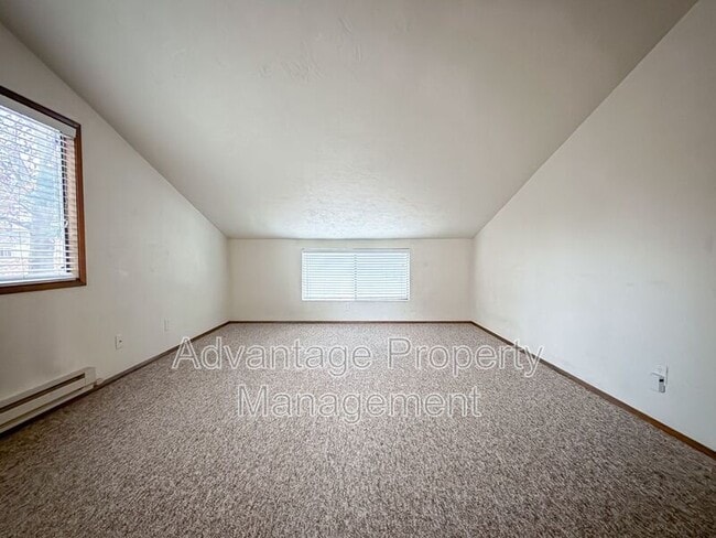 Building Photo - 1765 NW Grant Ave