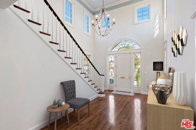 Building Photo - 360 Alma Real Dr