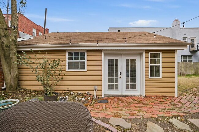 Building Photo - 831 Gates Ave