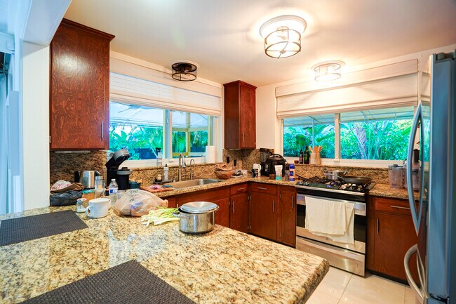 Building Photo - 216 32nd St