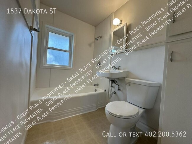 Building Photo - 1537 Dakota St