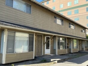Building Photo - Alfi 3510 4-plex - Everett