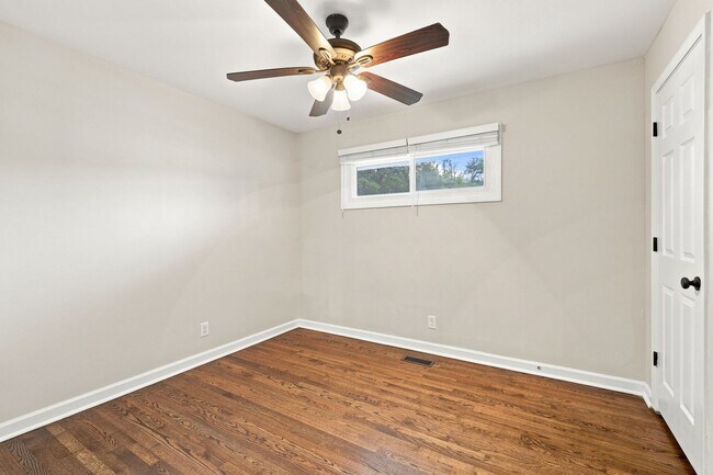Building Photo - 3205 Crandon Ln