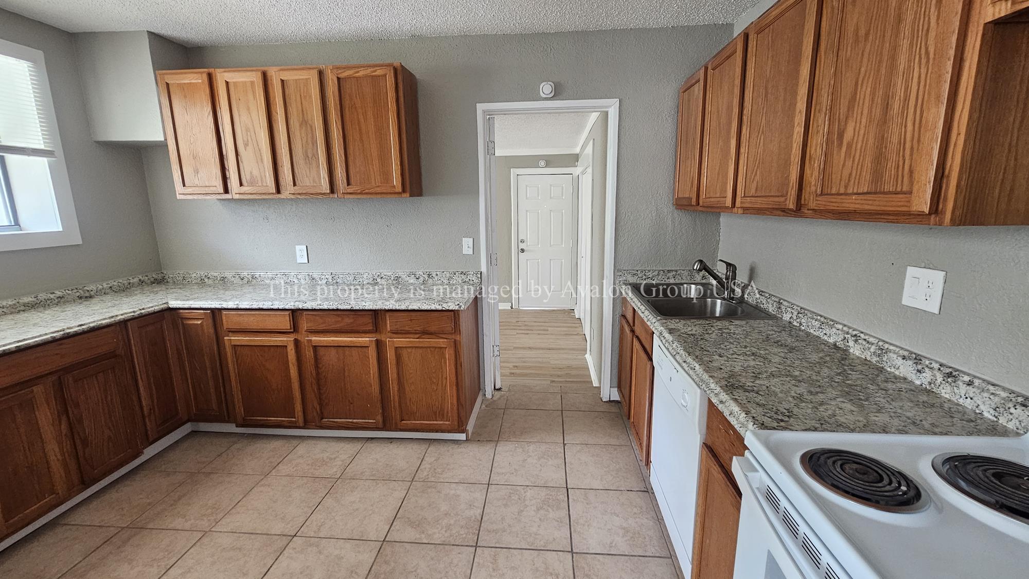 Building Photo - 7007 Oakwood Dr