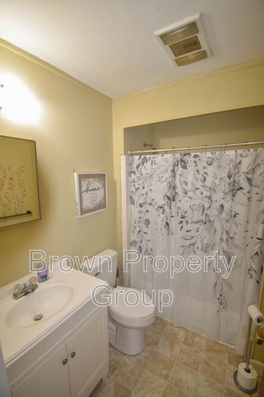 Building Photo - 1 Lee Ct