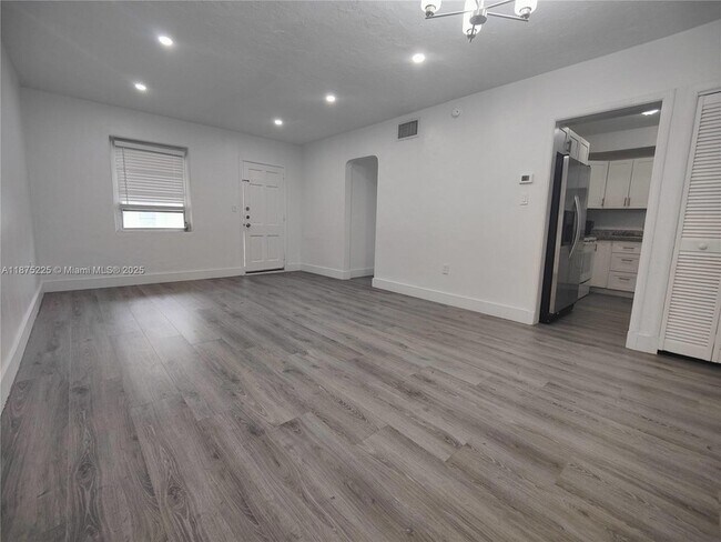 Building Photo - 2165 Bay Dr