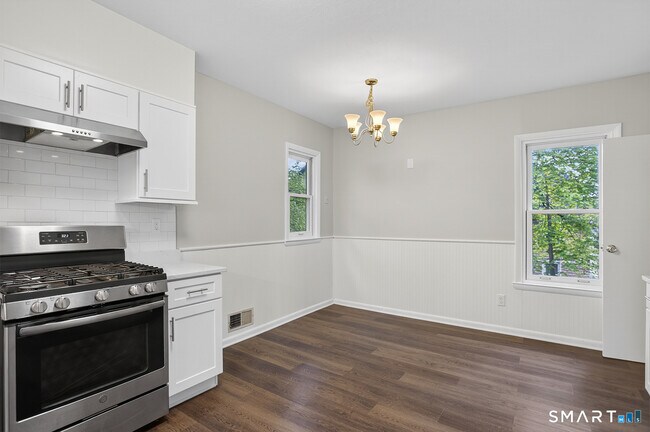 Building Photo - 95 Parrott Ave