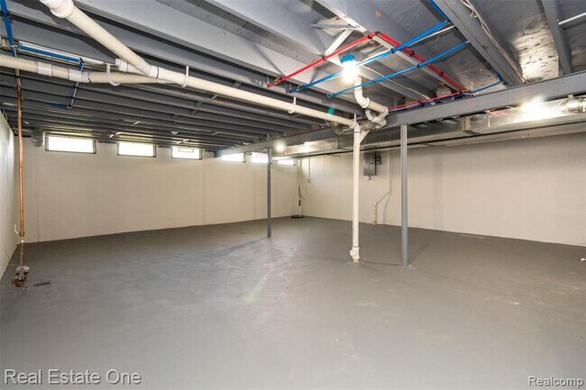 Building Photo - 5485 Hammersmith Dr