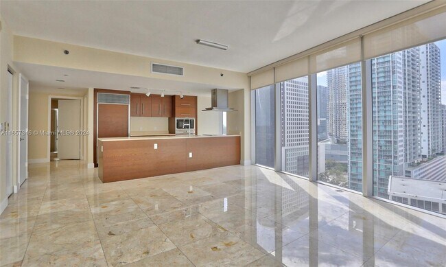 Building Photo - 495 Brickell Ave