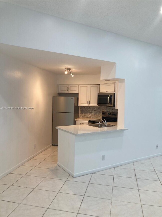 Building Photo - 212 Lake Pointe Dr