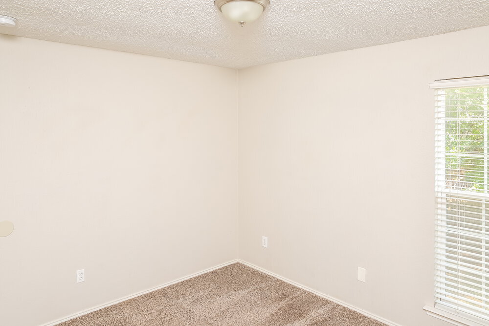 Building Photo - 1521 Lincolnshire Way