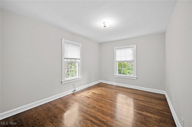 Building Photo - 3595 Glencairn Rd