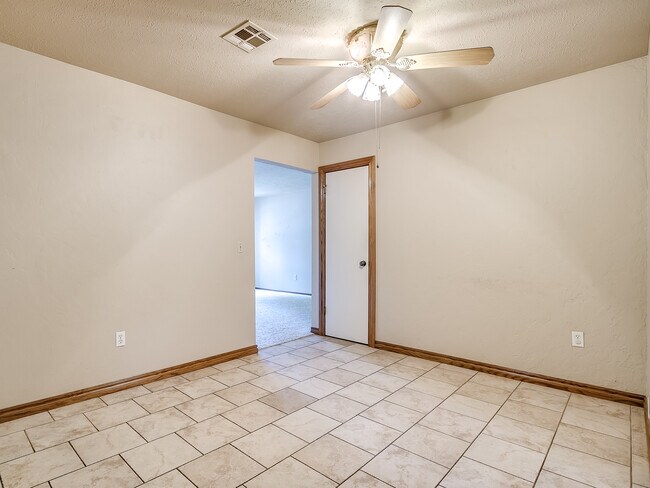 Building Photo - 1320 Frederick Dr