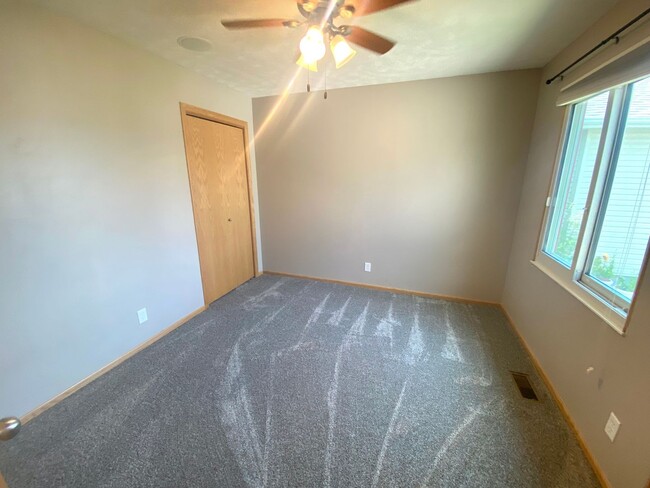 Building Photo - 3 Bedroom and 3 Bathroom Duplex. Available...