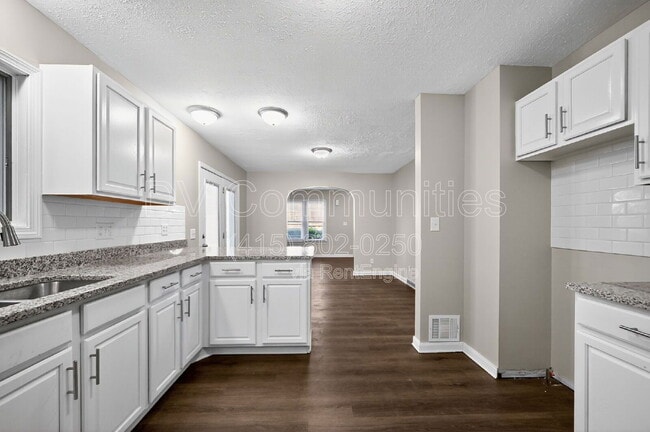 Building Photo - 126 Erie St