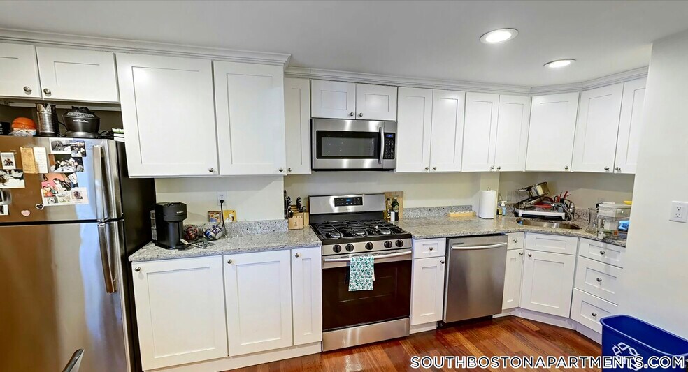 Building Photo - 143 L St