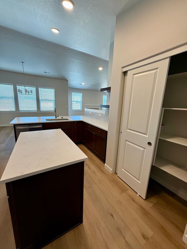 Building Photo - Welcome home! 4 bed 2 bath in Caldwell Idaho